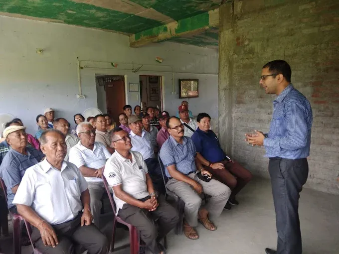 Hemant Agarwal speaking at a community financial-literacy session