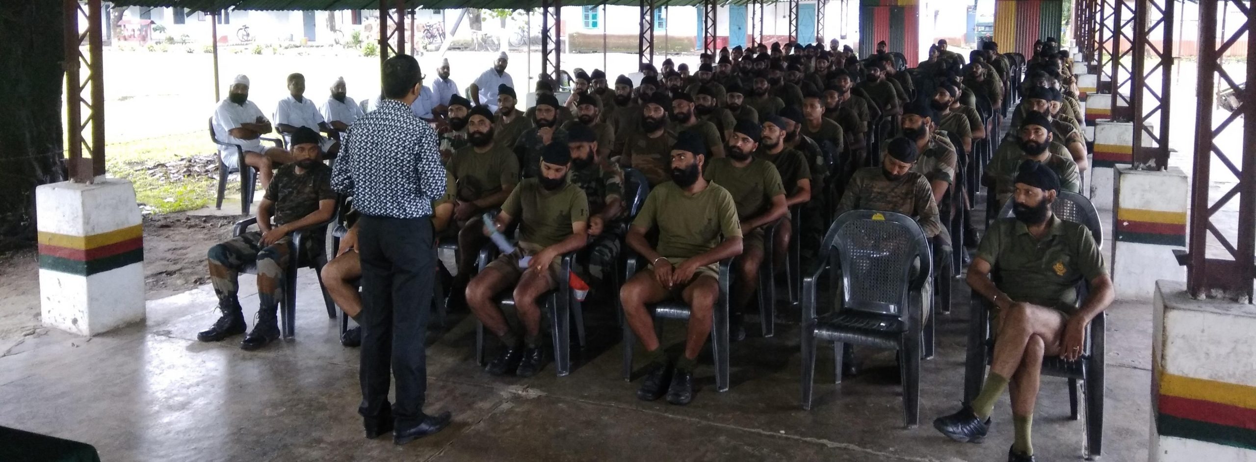 Hemant Agarwal addressing an armed-forces gathering on personal finance