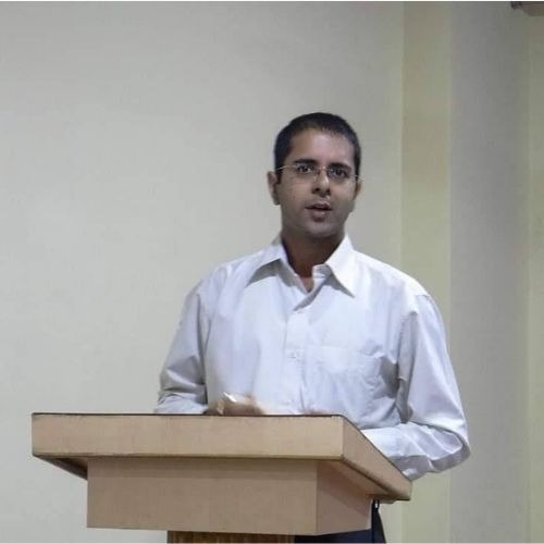Hemant Agarwal delivering a talk from the podium