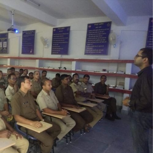 Hemant Agarwal leading a session for police personnel